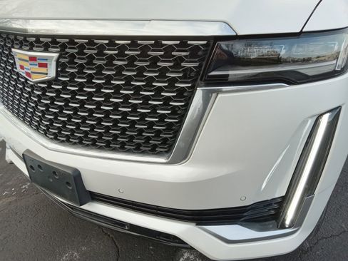 Certified 2024 Cadillac Escalade Premium Luxury image 8