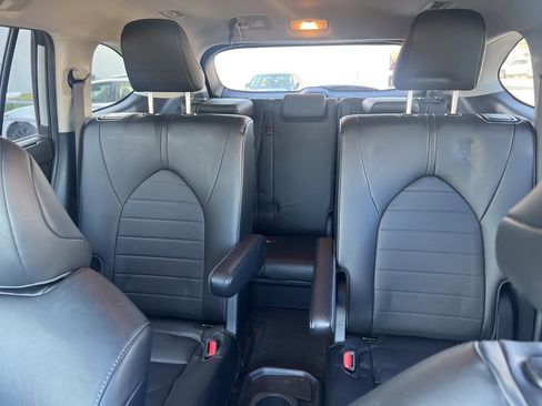 Used 2023 Toyota Highlander XLE image 11