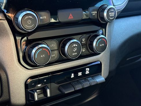 Used 2022 RAM 2500 Tradesman image 25