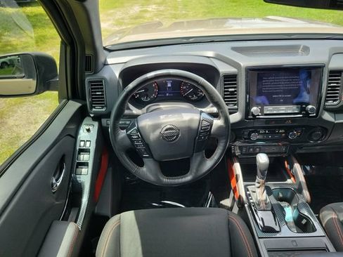 Used 2022 Nissan Frontier Pro-X RWD image 9