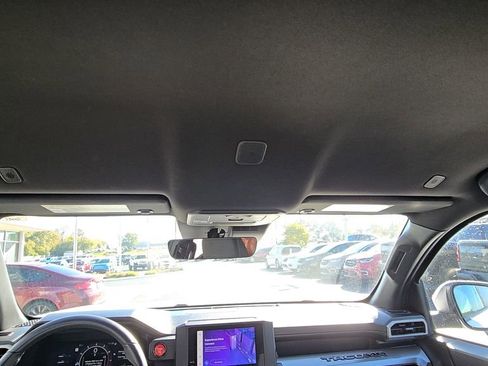 Used 2024 Toyota Tacoma TRD Sport image 22