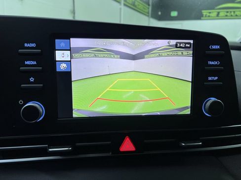 Used 2025 Hyundai Elantra SE FWD image 21