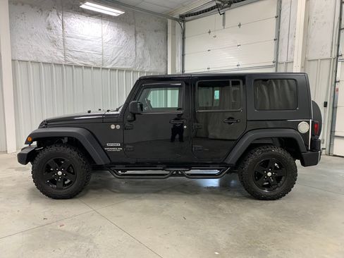 Used 2010 Jeep Wrangler Unlimited Sport AWD/4WD image 3