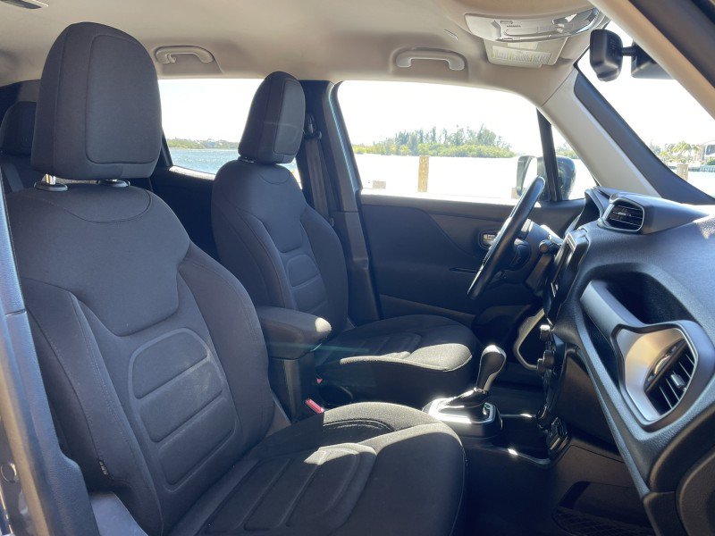 Used 2021 Jeep Renegade Latitude w/ Convenience Group AWD/4WD image 7