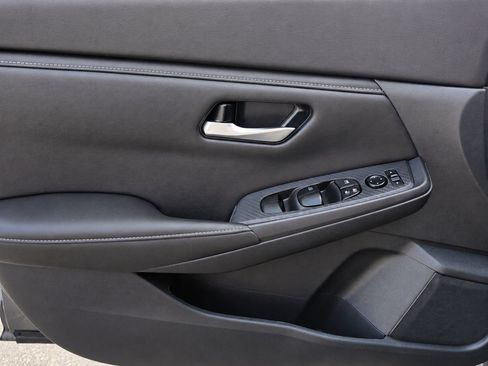 Used 2025 Nissan Sentra SV FWD image 12