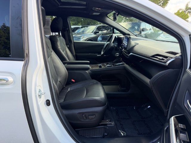 Used 2025 Toyota Sienna Limited FWD image 17