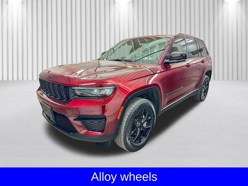 Used 2025 Jeep Grand Cherokee Altitude AWD/4WD image 13