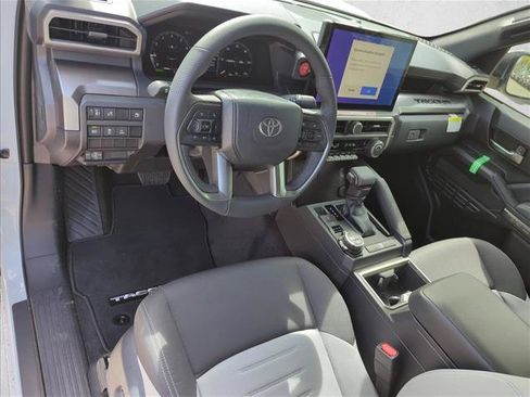 Used 2025 Toyota Tacoma TRD Off-Road AWD/4WD image 3