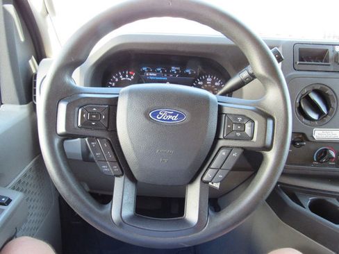 Used 2022 Ford E-350 and Econoline 350 Super Duty RWD image 26