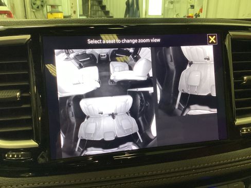 Used 2025 Chrysler Pacifica Pinnacle image 34