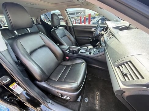 Used 2013 Lexus CT 200h w/ Premium Pkg w/Navigation FWD image 14
