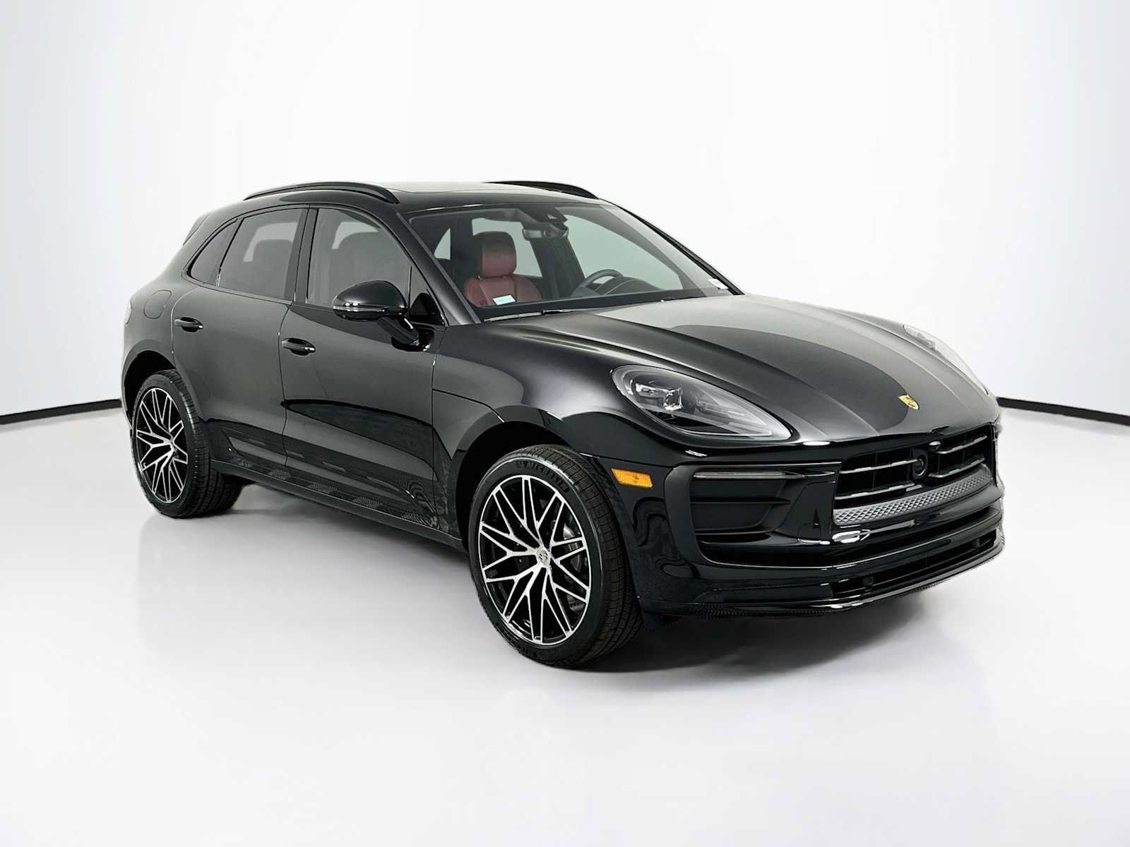 Certified 2025 Porsche Macan AWD/4WD image 7