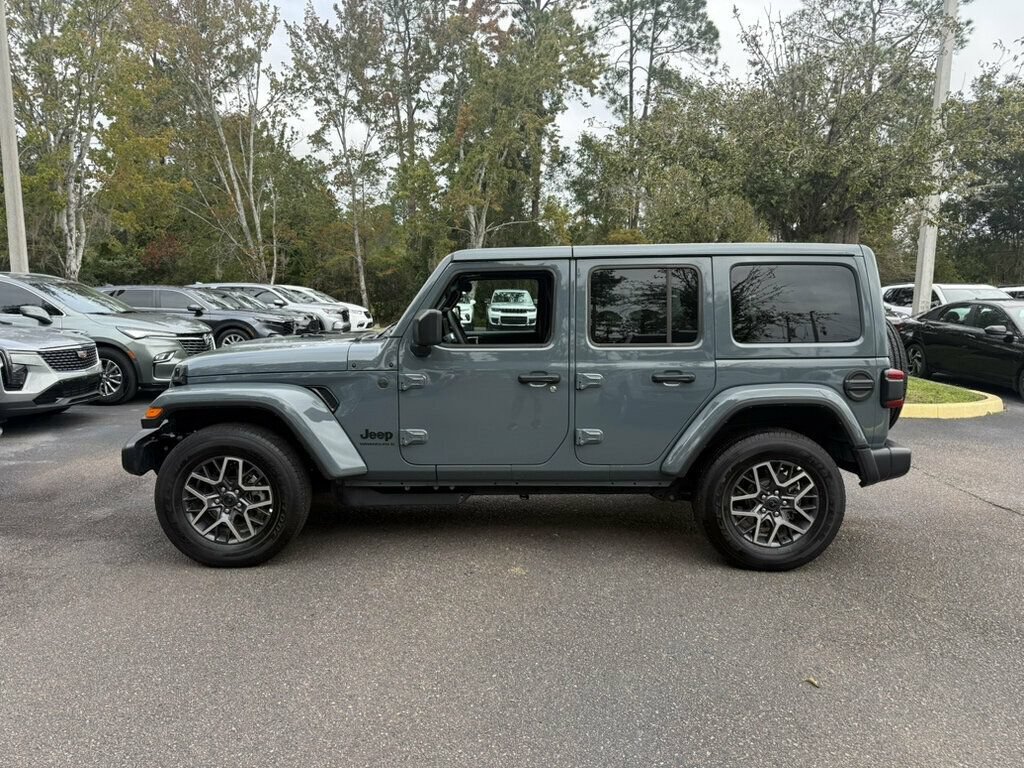 Used 2026 Jeep Wrangler Unlimited Sahara AWD/4WD image 2