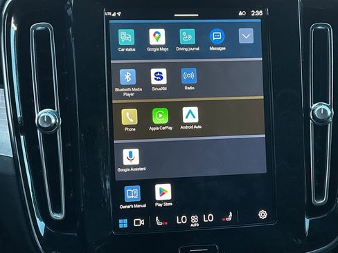 Used 2024 Volvo XC40 B5 Core image 30