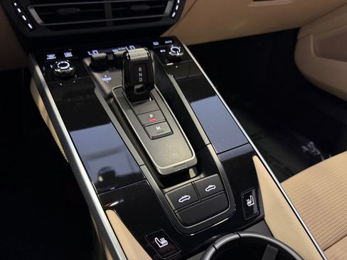 Certified 2024 Porsche 911 Targa 4S AWD/4WD image 18