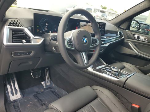 Used 2025 BMW X7 M60i w/ Executive Package image 9