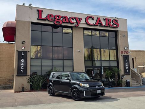 Used 2013 Scion xB image 2