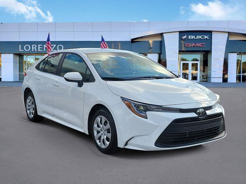 Used 2025 Toyota Corolla LE image 3
