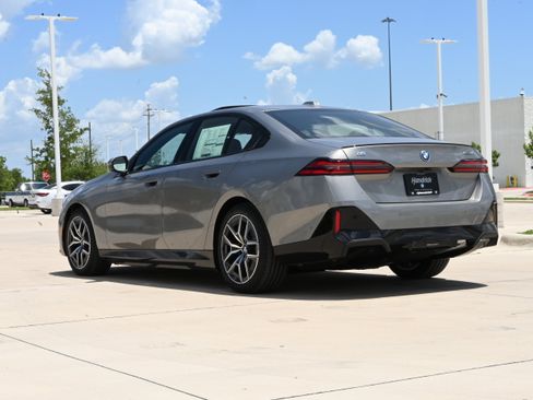 New 2027 BMW i5 eDrive40 w/ M Sport Package AWD/4WD image 5