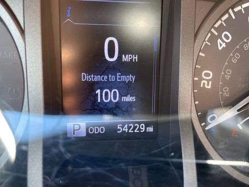 Certified 2018 Toyota Tacoma TRD Off-Road AWD/4WD image 21