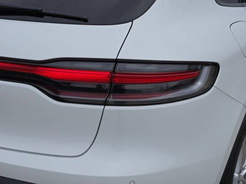 Used 2024 Porsche Macan AWD/4WD image 11