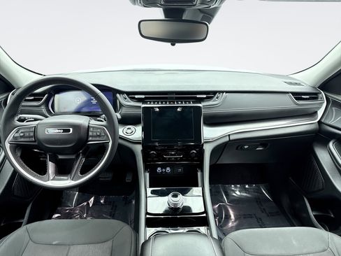 Used 2023 Jeep Grand Cherokee Laredo image 14