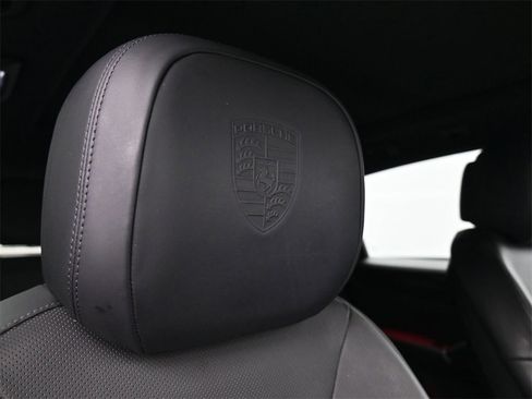 Used 2023 Porsche Cayenne Platinum Edition image 18