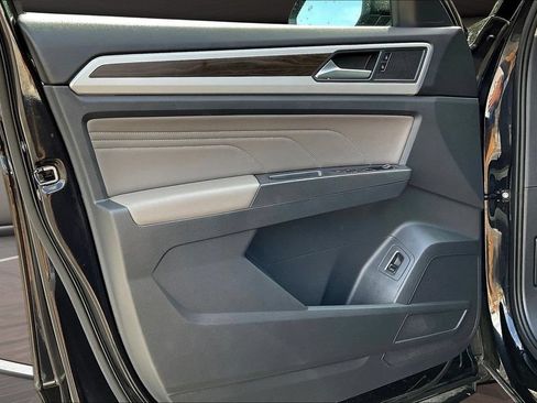 Used 2023 Volkswagen Atlas SE w/ Panoramic Sunroof Package FWD image 23