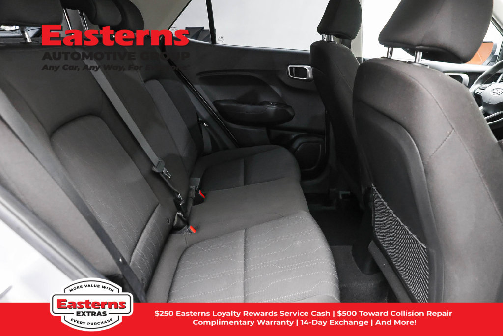 Used 2022 Hyundai Venue SE FWD image 24