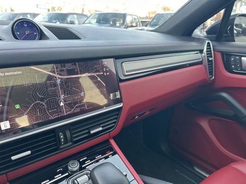 Used 2023 Porsche Cayenne Platinum Edition image 47