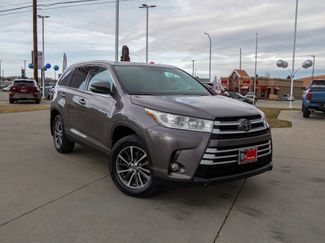Used 2019 Toyota Highlander XLE video 2