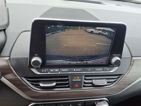 Used 2024 Nissan Altima 2.5 SV FWD image 17