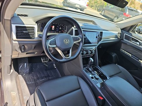Used 2023 Volkswagen Atlas SEL R-Line AWD/4WD image 16