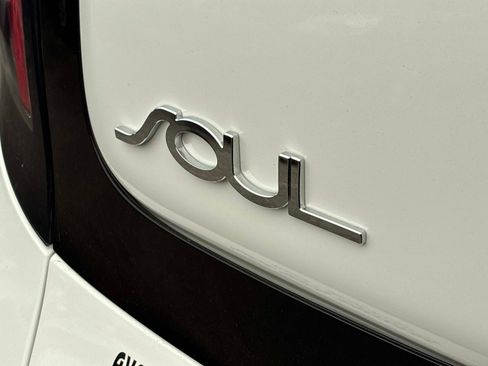 Used 2016 Kia Soul FWD image 11