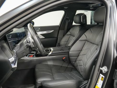 Used 2024 BMW i7 M70 w/ Executive Package AWD/4WD image 5