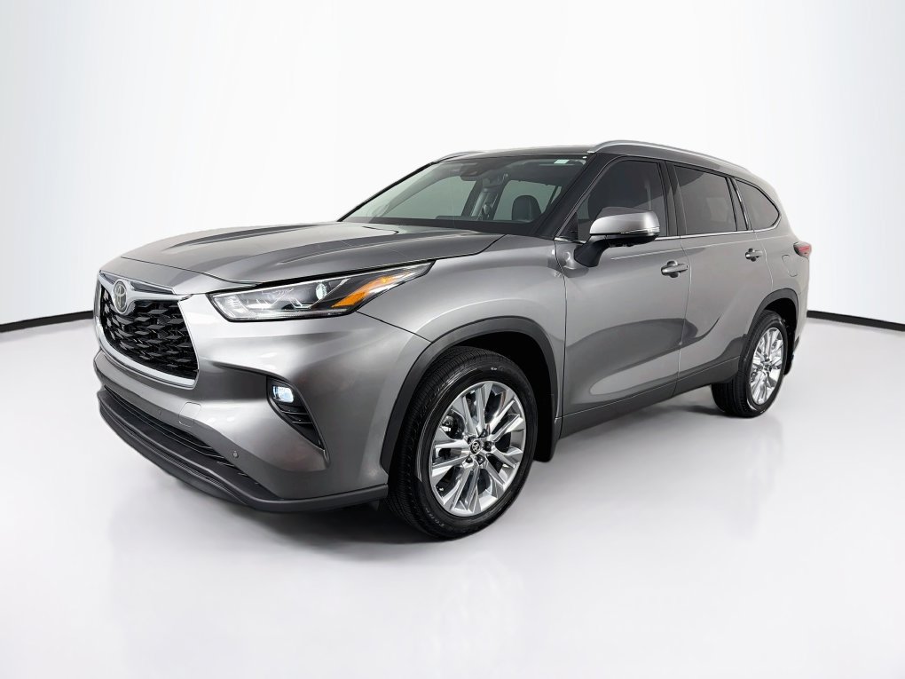 Used 2026 Toyota Highlander Limited AWD/4WD image 3