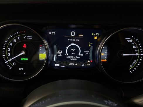Used 2023 Jeep Wrangler Unlimited Sahara AWD/4WD image 16