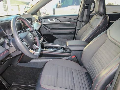 Used 2025 Ford Explorer ST-Line w/ ST-Line Street Pack AWD/4WD image 15