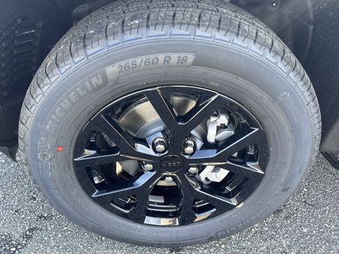 New 2025 Jeep Grand Cherokee 4WD image 10