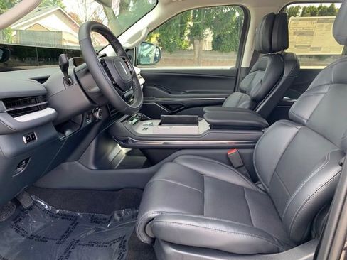 New 2026 Lincoln Navigator L Premier AWD/4WD image 14