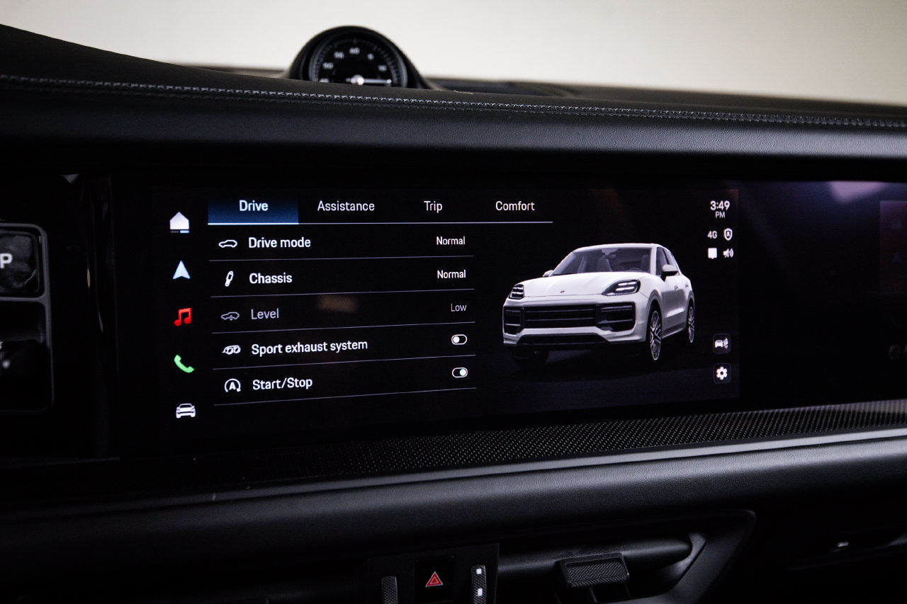 Certified 2026 Porsche Cayenne GTS AWD/4WD image 18