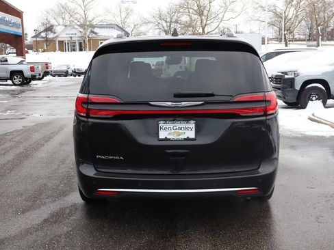 Used 2021 Chrysler Pacifica Touring-L w/ Uconnect Theater Family Group image 33