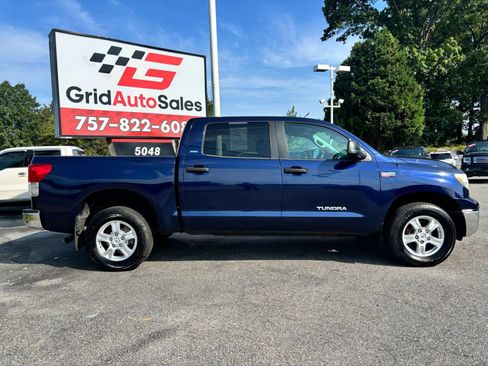 Used 2012 Toyota Tundra 4x4 CrewMax w/ SR5 Pkg image 2