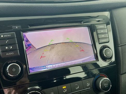 Used 2018 Nissan Rogue S image 14