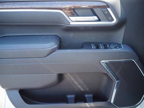 New 2025 GMC Sierra 1500 Elevation image 9