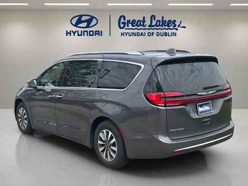 Used 2021 Chrysler Pacifica Touring-L FWD image 3