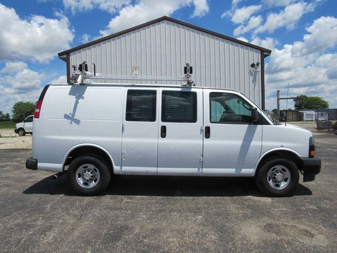 Used 2018 Chevrolet Express 2500 w/ Driver Convenience Package RWD image 2