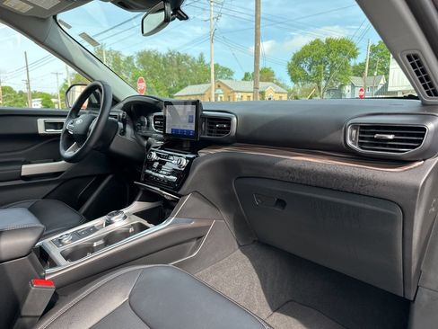 Used 2024 Ford Explorer Limited image 21