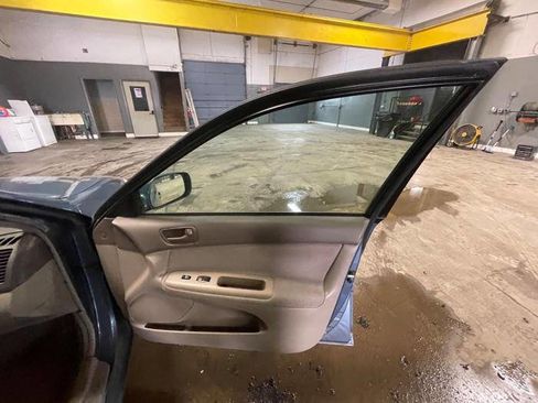 Used 2003 Toyota Camry LE image 29