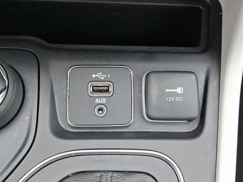 Used 2022 Jeep Cherokee Latitude Lux w/ Sun & Sound Group AWD/4WD image 24